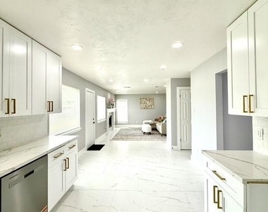 3419 Southdown Drive - Photo Thumbnail 15