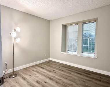 18586 N Lyford Drive - Photo Thumbnail 12