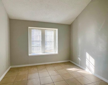 18586 N Lyford Drive - Photo Thumbnail 7