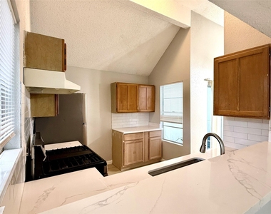 18586 N Lyford Drive - Photo Thumbnail 6