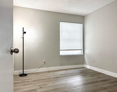 18586 N Lyford Drive - Photo Thumbnail 11