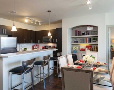 1340 W Gray Street - Photo Thumbnail 12