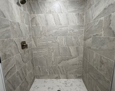 3446 Ne 11th Avenue - Photo Thumbnail 5
