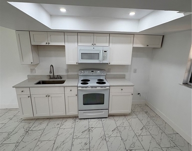 606 Gerald Avenue - Photo Thumbnail 4