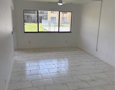 606 Gerald Avenue - Photo Thumbnail 7