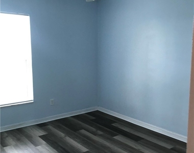1427 Ne 43rd Lane - Photo Thumbnail 10