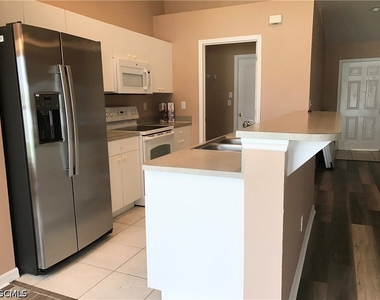 1427 Ne 43rd Lane - Photo Thumbnail 3