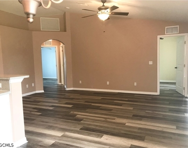 1427 Ne 43rd Lane - Photo Thumbnail 2