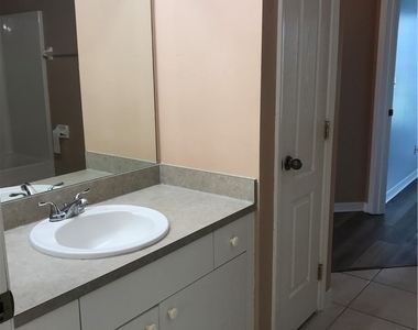 1427 Ne 43rd Lane - Photo Thumbnail 12