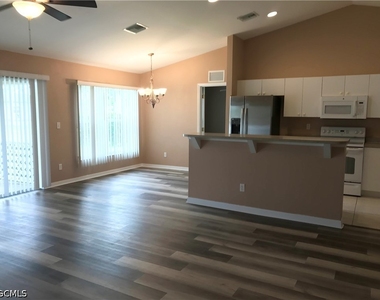 1427 Ne 43rd Lane - Photo Thumbnail 5