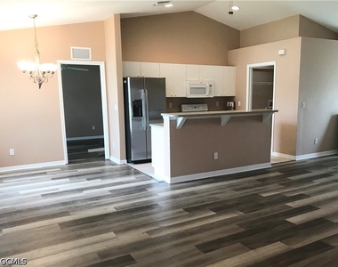 1427 Ne 43rd Lane - Photo Thumbnail 6