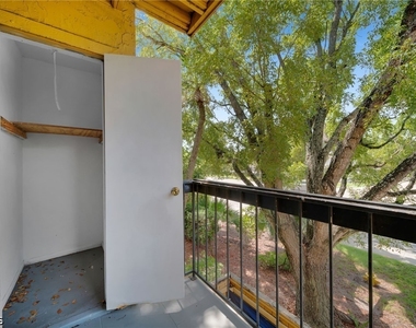 2885 Winkler Avenue - Photo Thumbnail 18