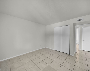 2885 Winkler Avenue - Photo Thumbnail 15