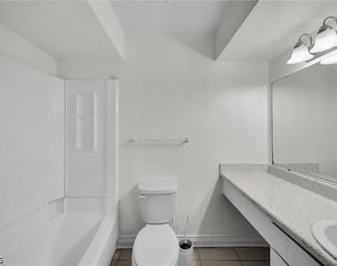 2885 Winkler Avenue - Photo Thumbnail 11
