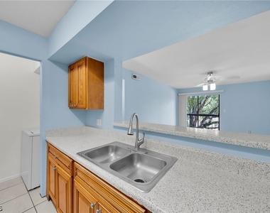 2885 Winkler Avenue - Photo Thumbnail 8