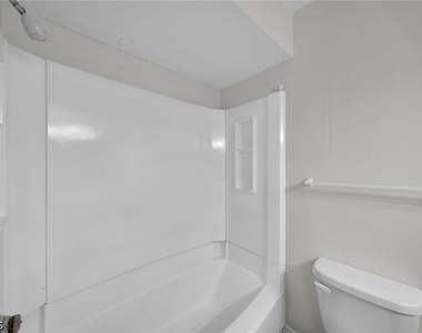 2885 Winkler Avenue - Photo Thumbnail 13