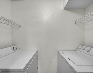 2885 Winkler Avenue - Photo Thumbnail 9
