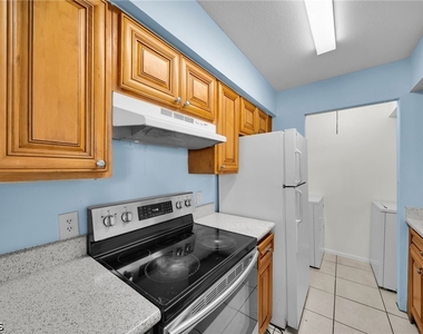 2885 Winkler Avenue - Photo Thumbnail 7