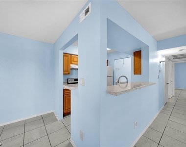 2885 Winkler Avenue - Photo Thumbnail 4