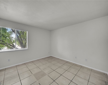 2885 Winkler Avenue - Photo Thumbnail 14