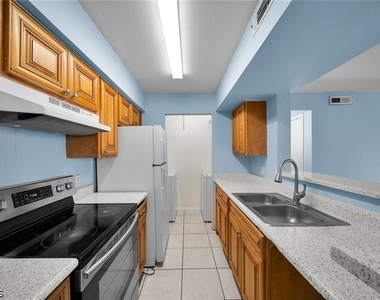 2885 Winkler Avenue - Photo Thumbnail 6