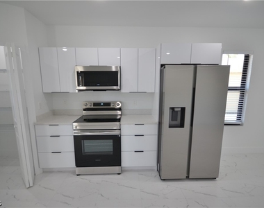 2132 Barker Boulevard - Photo Thumbnail 15