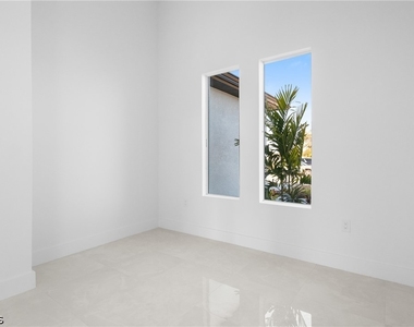 1026 Nelson Road N - Photo Thumbnail 9