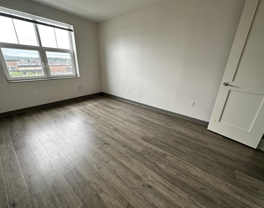 409 Elm - Photo Thumbnail 18