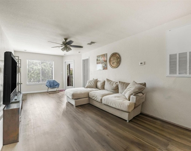 527 Southwest Parkway - Photo Thumbnail 6