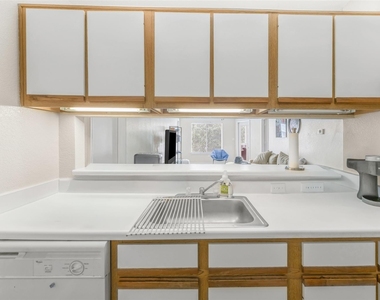 527 Southwest Parkway - Photo Thumbnail 11