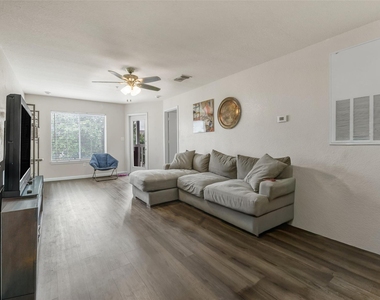 527 Southwest Parkway - Photo Thumbnail 7