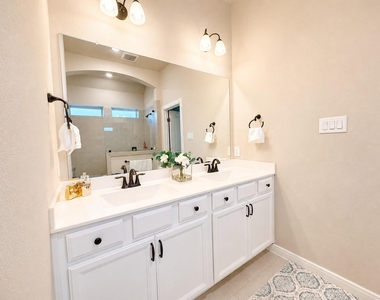 7363 Lake Arrowhead Lane - Photo Thumbnail 17