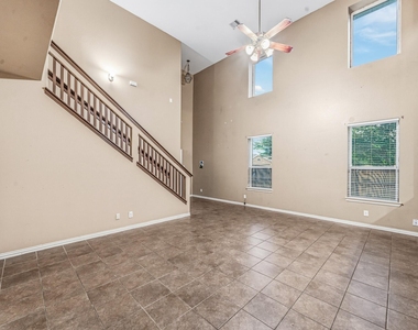 2403 Summers Glen Court - Photo Thumbnail 4