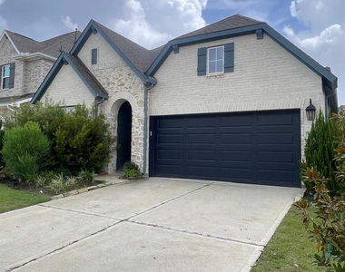 234 Amaranth Way - Photo Thumbnail 2