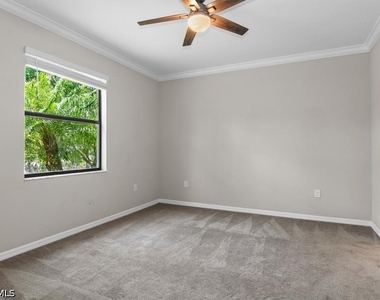 9176 Glenforest Drive - Photo Thumbnail 5