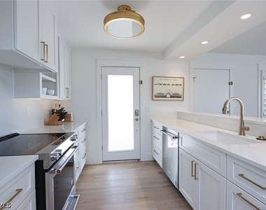 222 Harbour Drive - Photo Thumbnail 4
