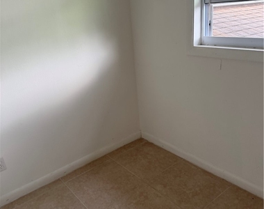 2496 42nd Street Sw - Photo Thumbnail 4