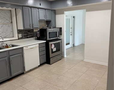 2496 42nd Street Sw - Photo Thumbnail 1