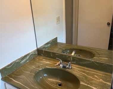 2496 42nd Street Sw - Photo Thumbnail 10