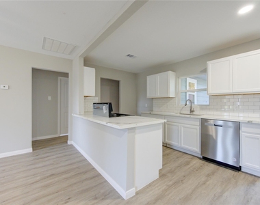 3304 Washington Street - Photo Thumbnail 2