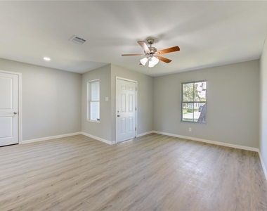 3304 Washington Street - Photo Thumbnail 4
