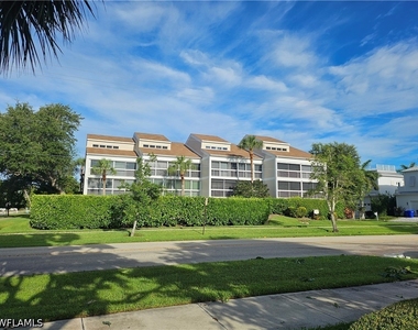 1050 9th Street S - Photo Thumbnail 11