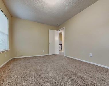 11 Brentwood Oaks Court - Photo Thumbnail 10