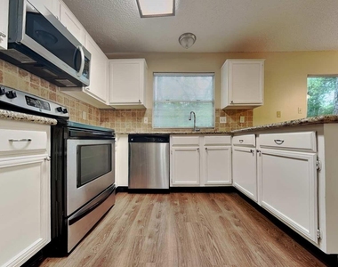 11 Brentwood Oaks Court - Photo Thumbnail 6