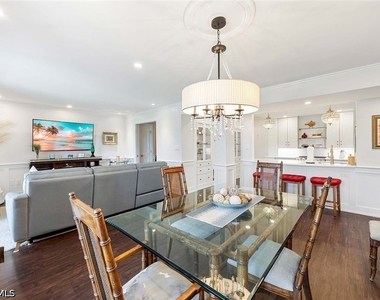 555 Park Shore Drive - Photo Thumbnail 11