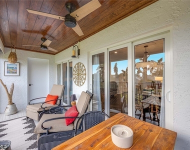 555 Park Shore Drive - Photo Thumbnail 24