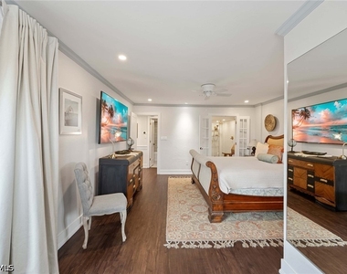 555 Park Shore Drive - Photo Thumbnail 18
