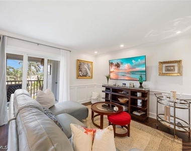 555 Park Shore Drive - Photo Thumbnail 7