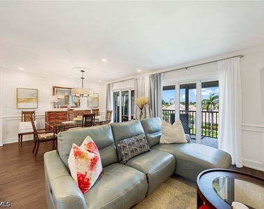 555 Park Shore Drive - Photo Thumbnail 9