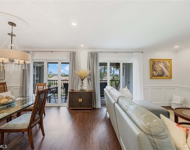 555 Park Shore Drive - Photo Thumbnail 6